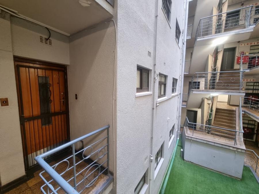 To Let 2 Bedroom Property for Rent in Cape Town City Centre Western Cape